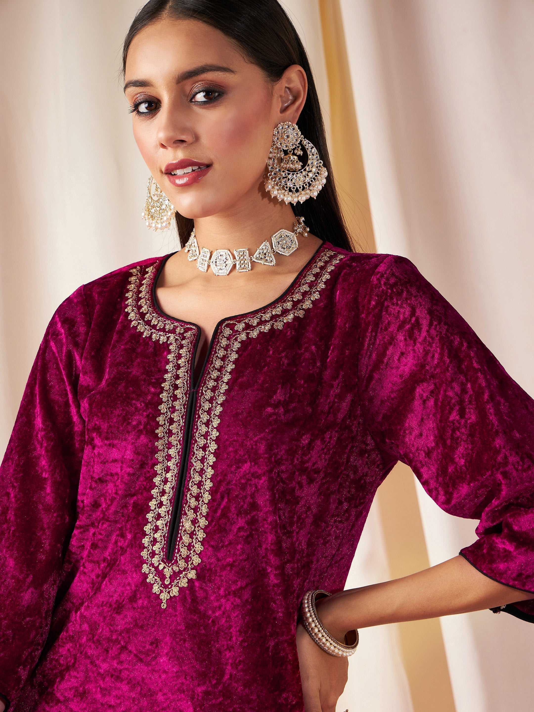 Women Fuchsia Velvet Straight Kurta