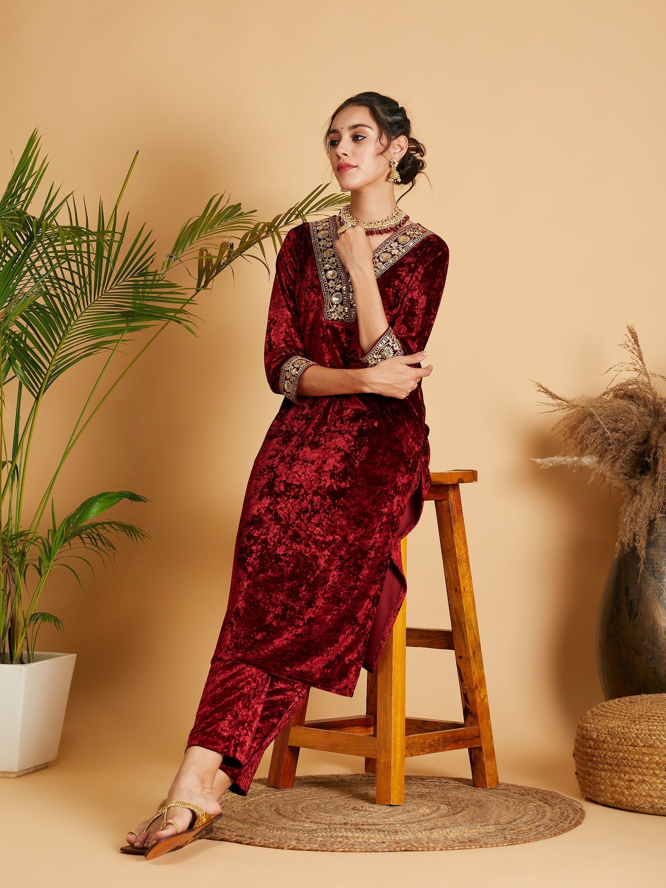 Women Maroon Velvet Straight Kurta