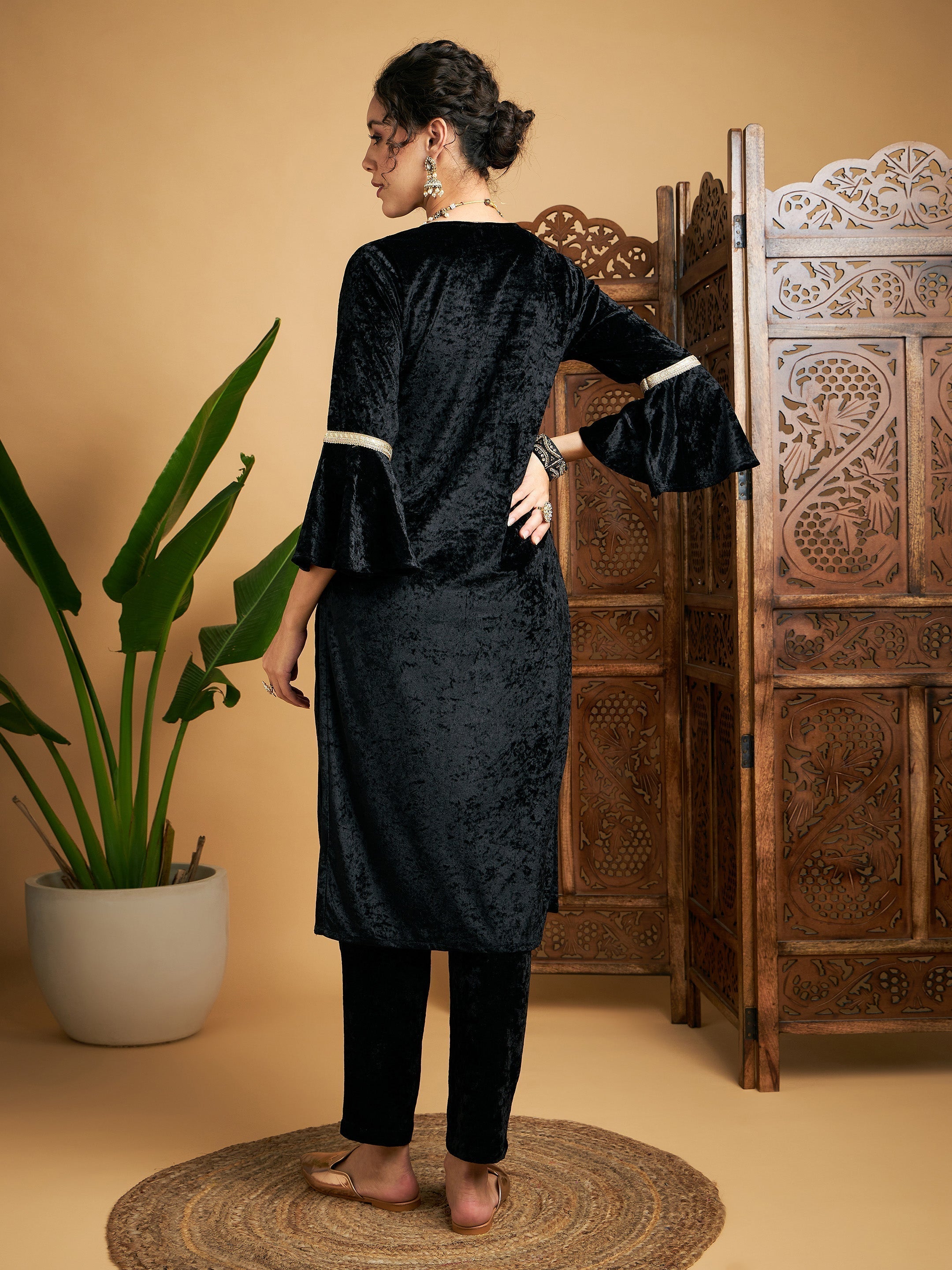 Women Black Velvet Zari Embroidered Kurta
