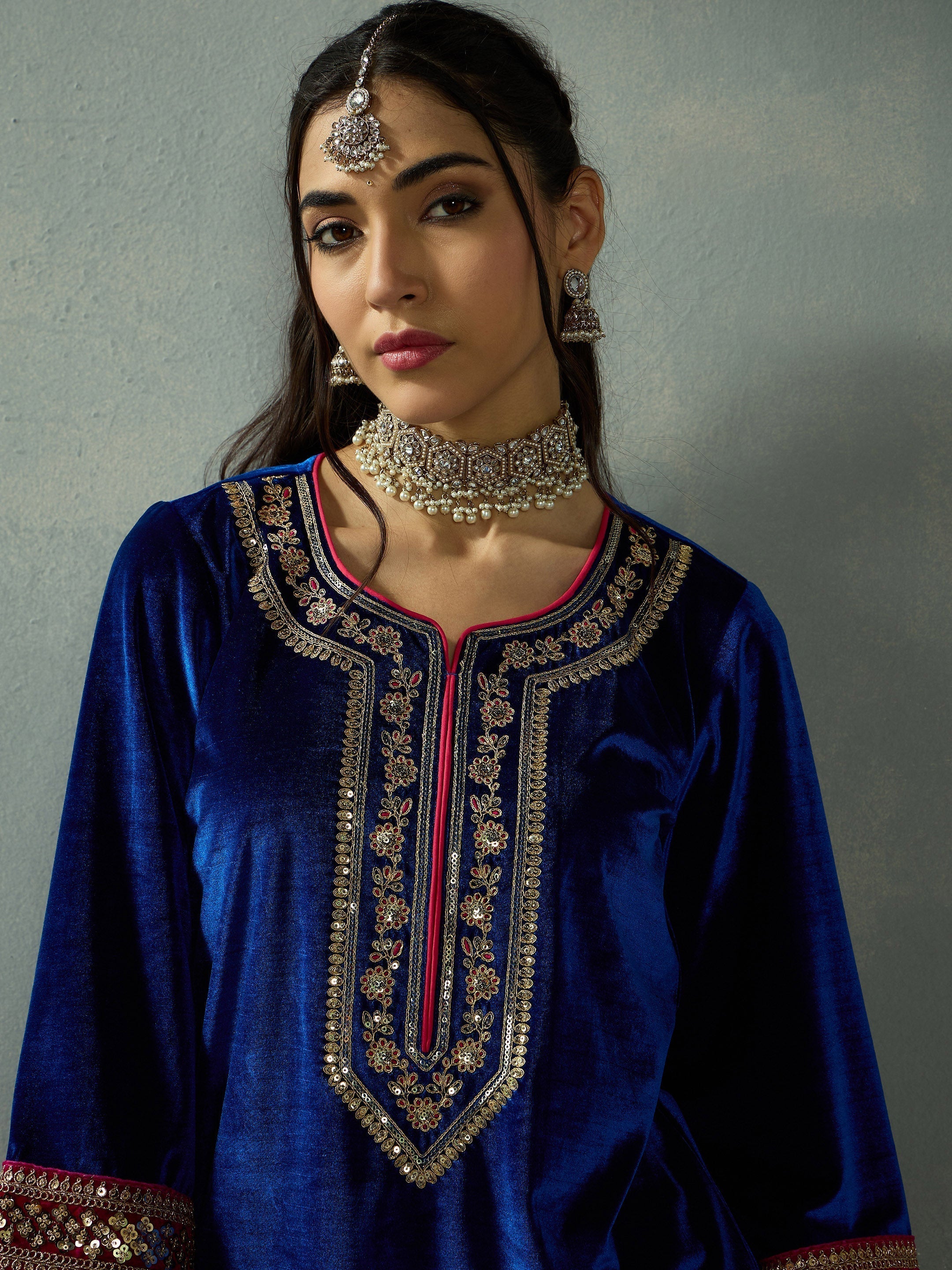 Women Royal Blue Velvet Embroidered Kurta