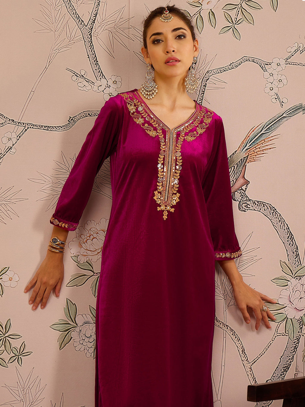 Women Fuchsia Velvet Embroidered Kurta With Pencil Pants