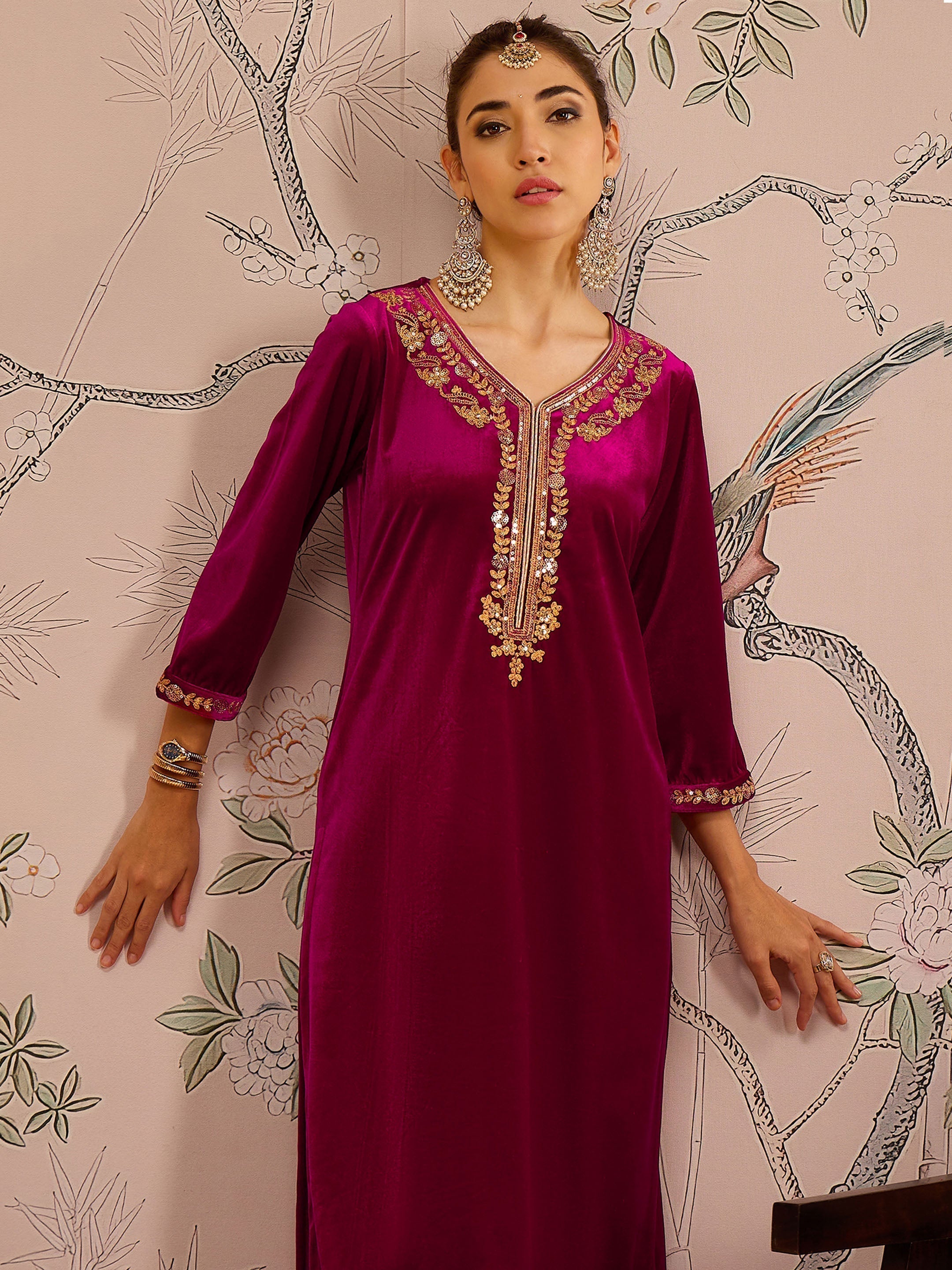 Women Fuchsia Velvet Embroidered Kurta With Pencil Pants