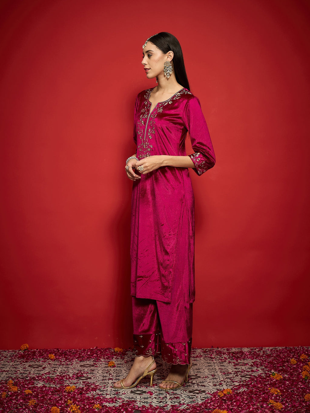 Women Fuchsia Velvet Zari Embroidered Round Neck Straight Kurta