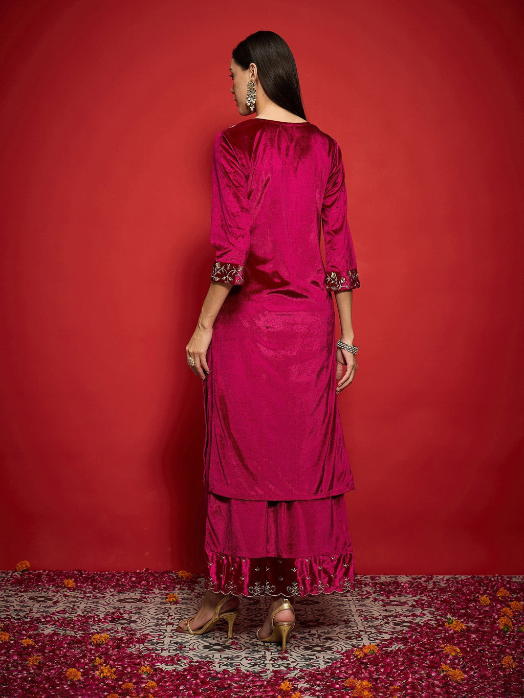 Women Fuchsia Velvet Zari Embroidered Round Neck Straight Kurta